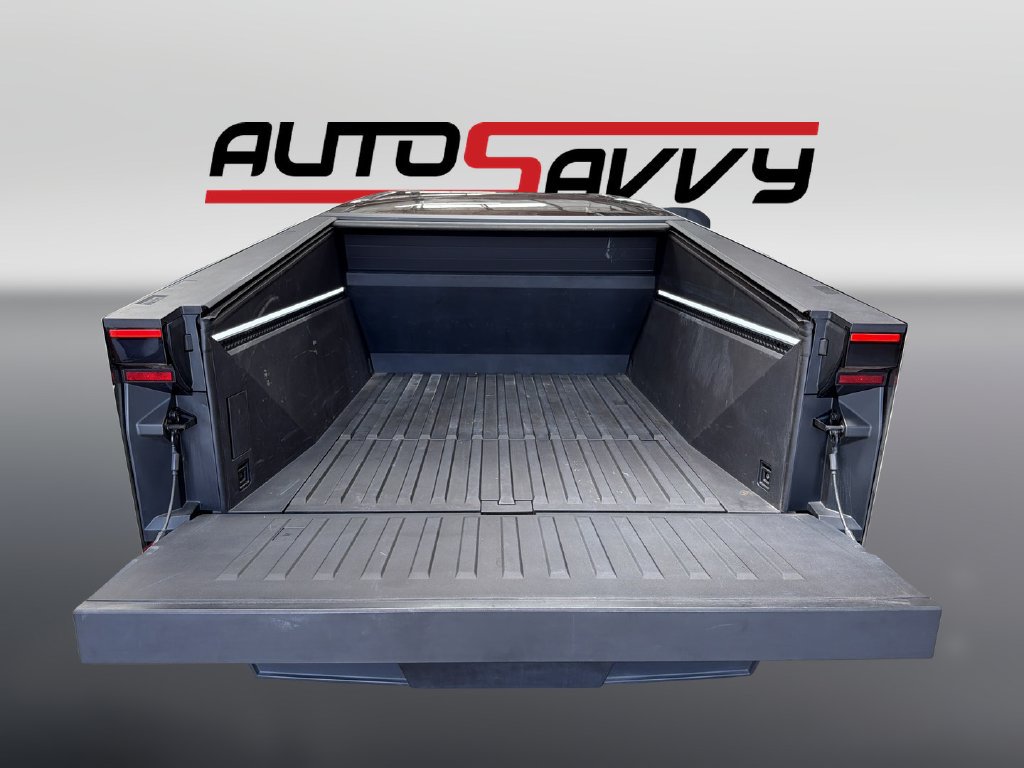 Used 2024 Tesla Cybertruck AWD Crew Cab image 18