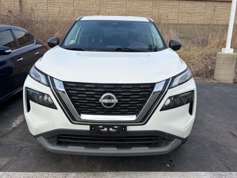 Used 2023 Nissan Rogue S image 2