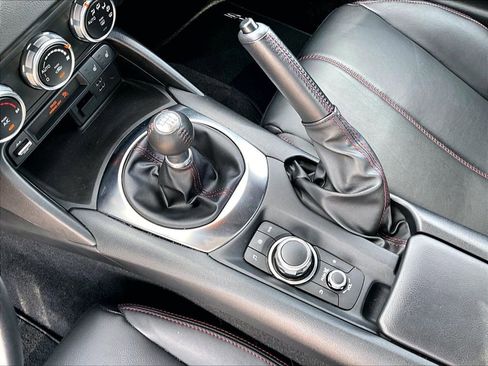 Used 2019 MAZDA MX-5 Miata RF Grand Touring RWD image 17