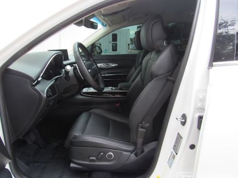 Used 2022 Genesis GV70 2.5T AWD/4WD image 12