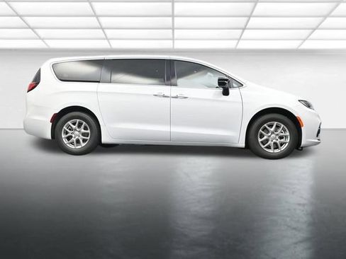 New 2026 Chrysler Pacifica Select image 25