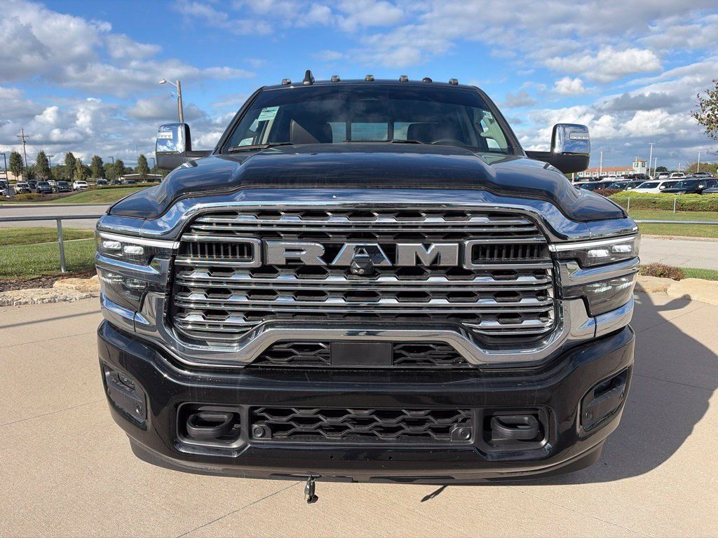 Used 2025 RAM 2500 Limited AWD/4WD image 3