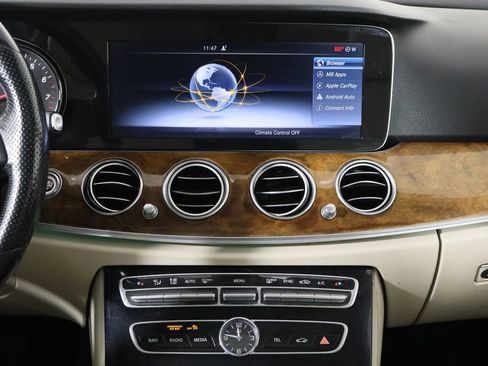 Used 2017 Mercedes-Benz E 300 4MATIC image 26