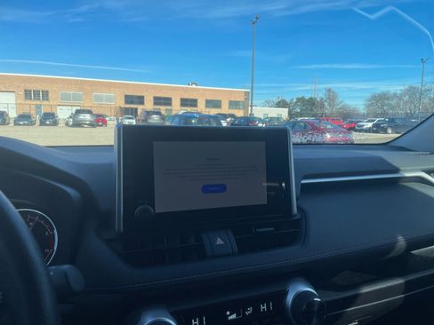 Used 2025 Toyota RAV4 XLE image 21