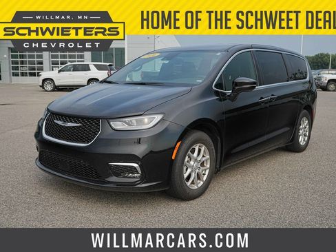 Used 2026 Chrysler Pacifica Select FWD image 1