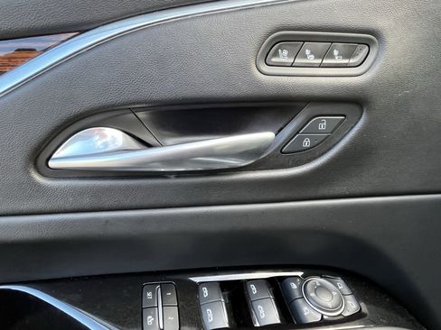 Used 2021 Cadillac Escalade Premium Luxury image 14