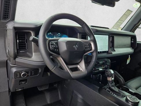 New 2025 Ford Bronco Badlands image 3