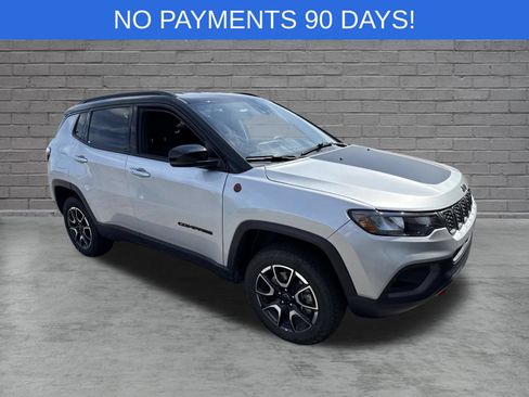 Used 2025 Jeep Compass Trailhawk AWD/4WD image 1
