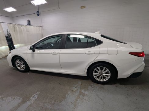 Used 2025 Toyota Camry LE FWD image 10