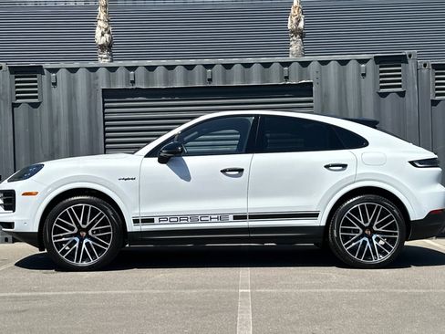 Used 2026 Porsche Cayenne E-Hybrid Coupe AWD/4WD image 2