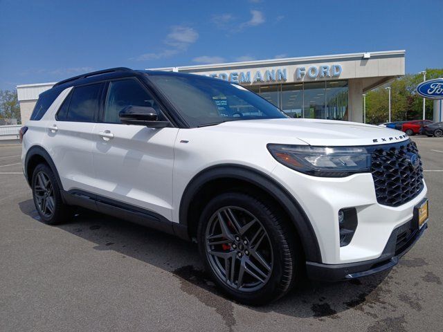 Certified 2025 Ford Explorer ST-Line w/ Premium Package AWD/4WD image 2