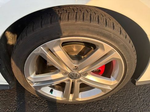 Used 2017 Volkswagen Jetta GLI FWD image 26
