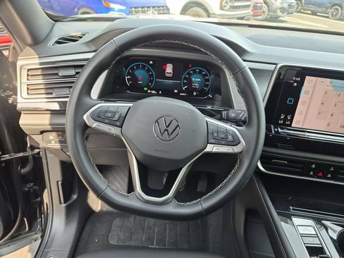 Used 2025 Volkswagen Atlas Cross Sport SE FWD image 22
