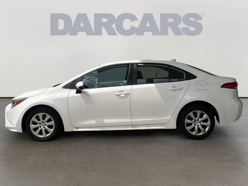 Used 2025 Toyota Corolla LE FWD image 4