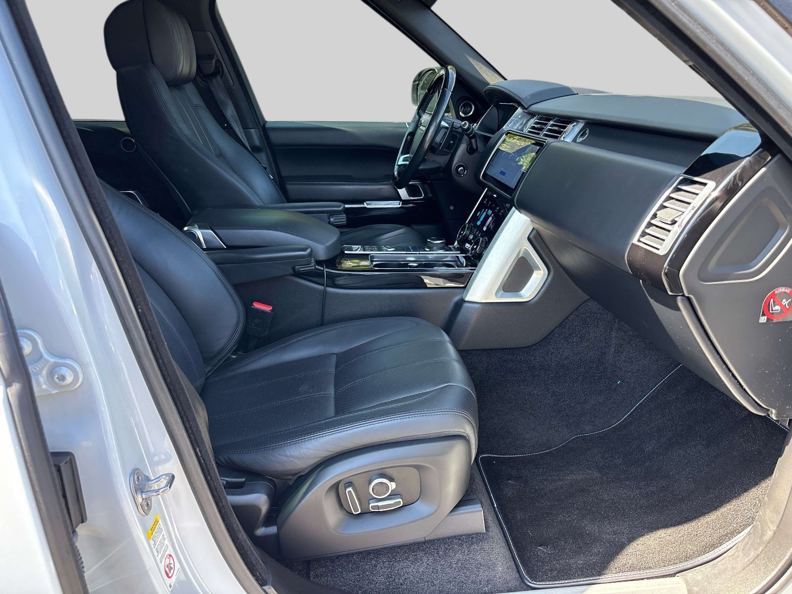 Used 2017 Land Rover Range Rover Supercharged AWD/4WD image 16