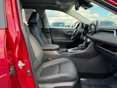 Used 2025 Toyota RAV4 Limited w/ Advanced Technology Package image 23