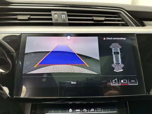 Used 2024 Audi Q8 e-tron Premium image 17