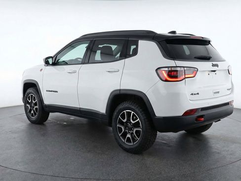 Used 2025 Jeep Compass Trailhawk AWD/4WD image 6