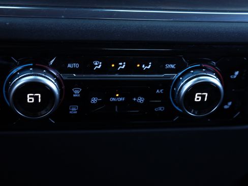 Used 2024 GMC Sierra 1500 SLT image 9