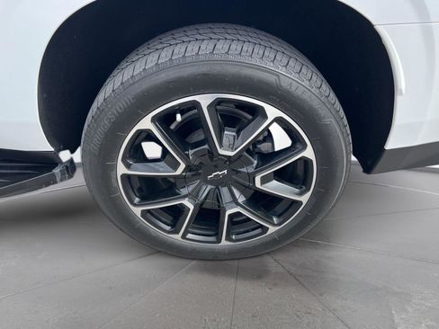 Used 2023 Chevrolet Suburban RST w/ Luxury Package image 12