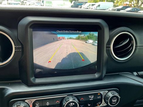 Used 2021 Jeep Wrangler Unlimited Sahara w/ Cold Weather Group image 20