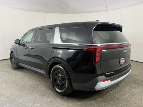 Used 2025 Kia Carnival FWD image 5