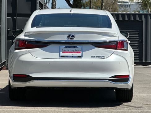 Used 2019 Lexus ES 300h Ultra Luxury w/ Accessory Package 2 FWD image 7