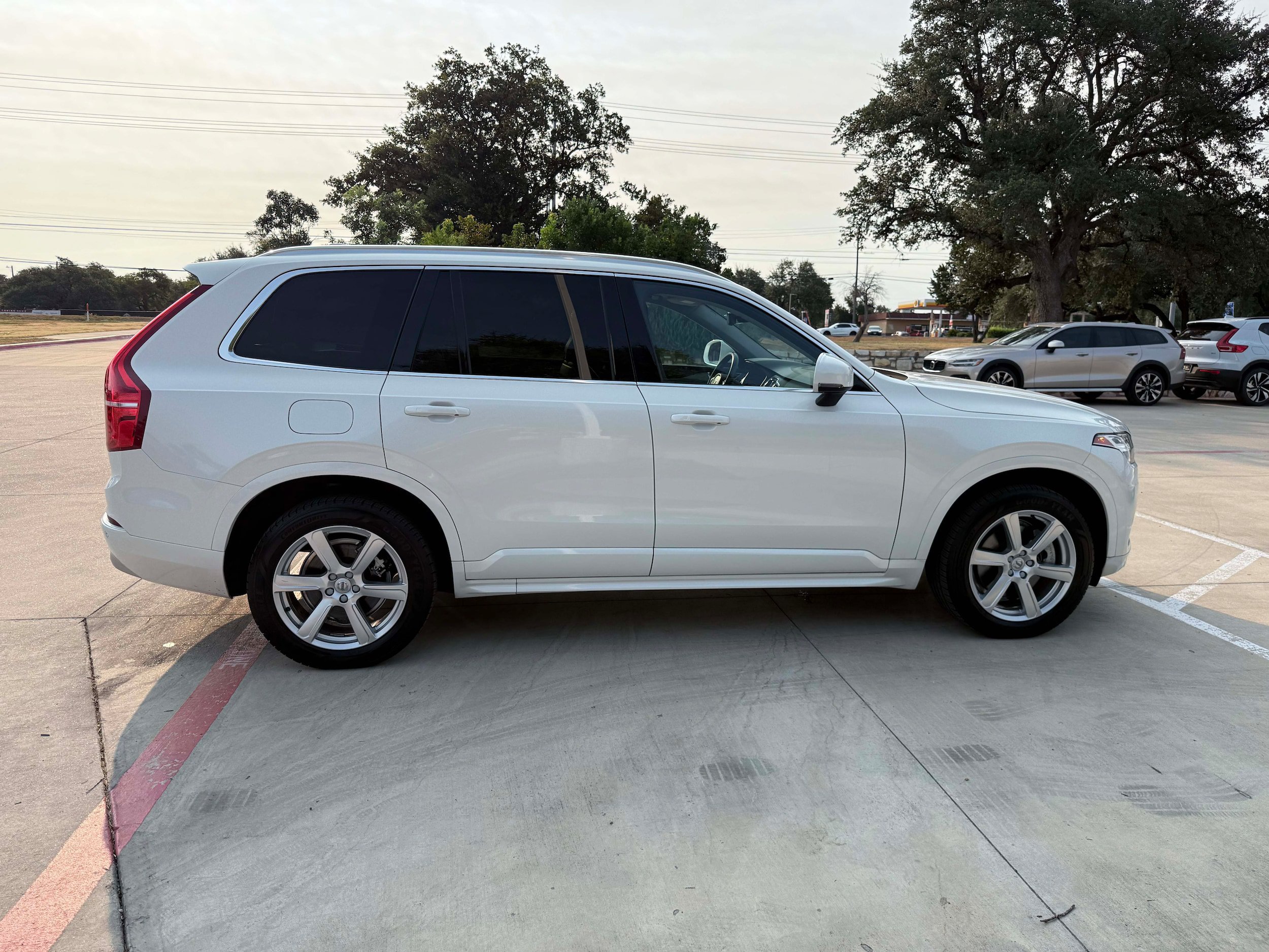 Used 2022 Volvo XC90 T5 Momentum AWD/4WD image 7