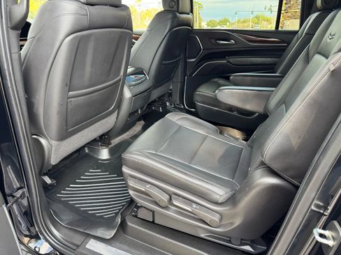 Used 2022 Cadillac Escalade ESV Luxury image 18