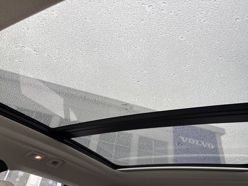 Used 2023 Volvo XC40 B5 Plus w/ Protection Package Premier image 26