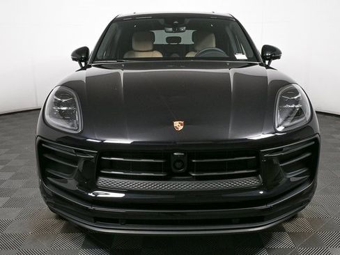 Certified 2025 Porsche Macan image 37