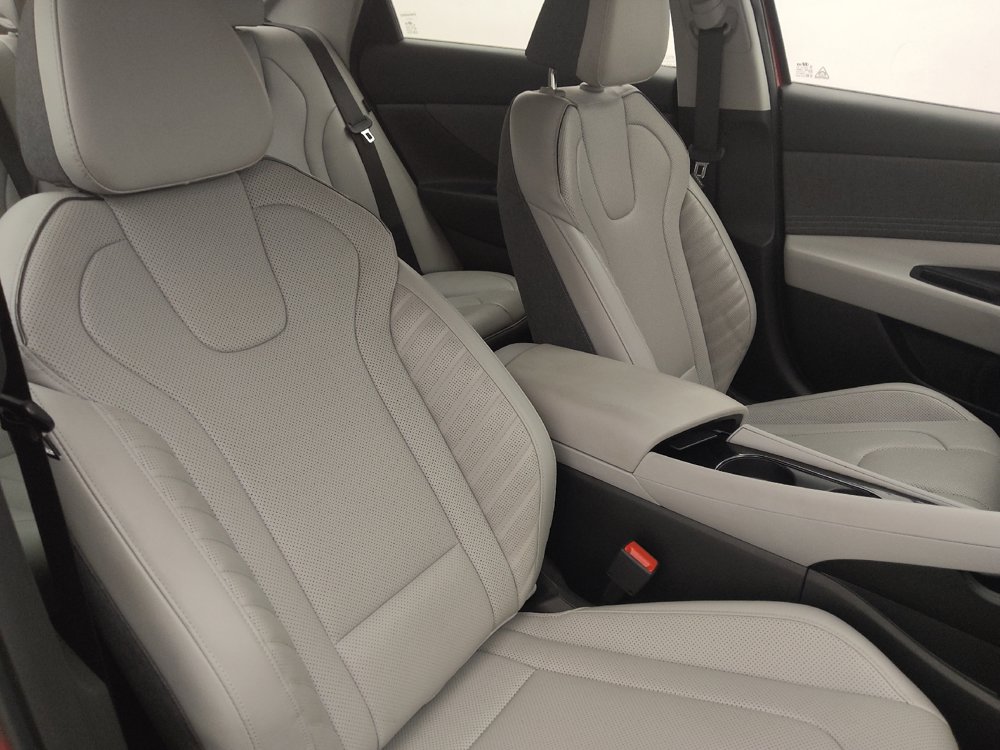 Used 2025 Hyundai Elantra Limited FWD image 21