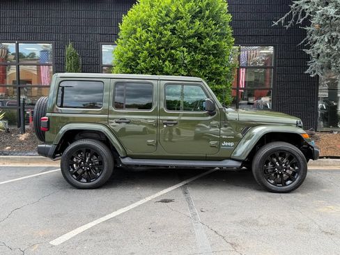 Used 2023 Jeep Wrangler Unlimited Sahara w/ Cold Weather Group AWD/4WD image 21
