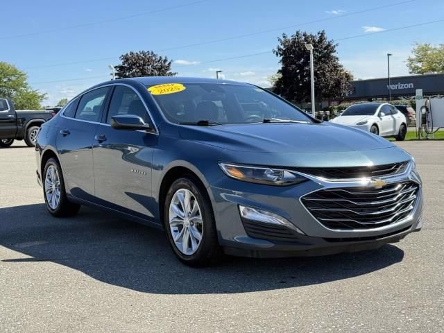 Used 2025 Chevrolet Malibu LT FWD image 4