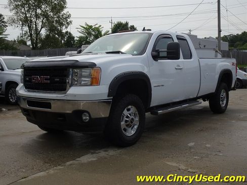 Used 2011 GMC Sierra 3500 SLT w/ SLT Convenience Package AWD/4WD image 3