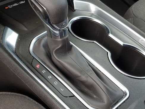 Used 2022 Chevrolet Traverse LT image 25