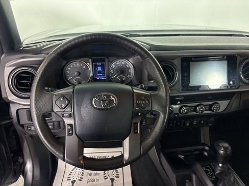 Used 2019 Toyota Tacoma TRD Off-Road image 13