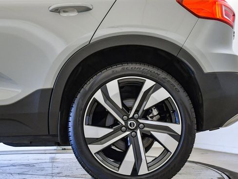 Certified 2025 Volvo XC40 B5 Plus image 11