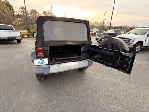 Used 2013 Jeep Wrangler Unlimited Sahara w/ Connectivity Group AWD/4WD image 19