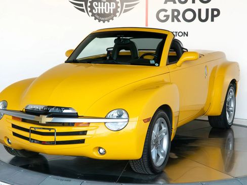 Used 2006 Chevrolet SSR w/ Preferred Equipment Group RWD image 4