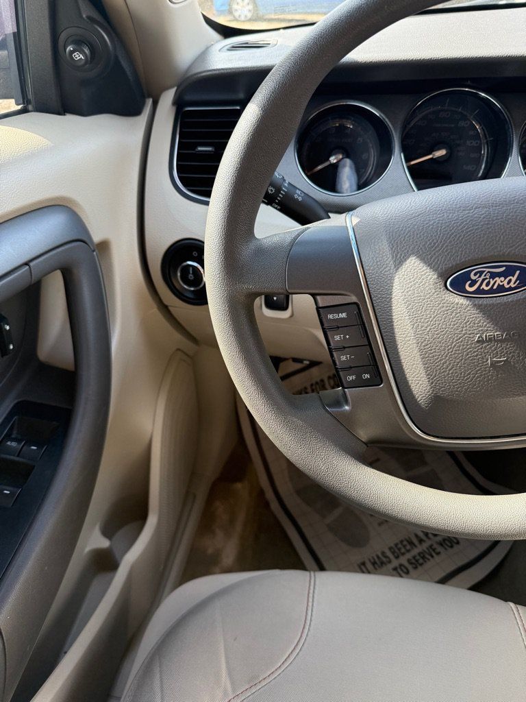 Used 2012 Ford Taurus SE FWD image 18