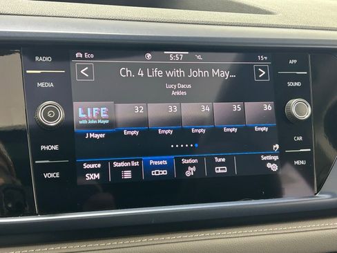 Used 2024 Volkswagen Taos SE w/ Panoramic Sunroof Package image 16