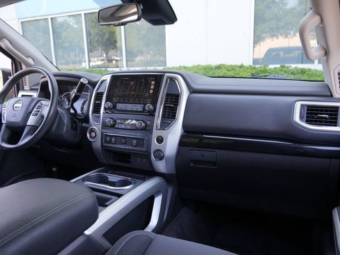 Used 2021 Nissan Titan SV w/ SV Convenience Package RWD image 7