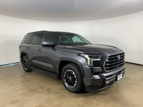 Used 2023 Toyota Sequoia SR5 w/ SR5 Premium Package AWD/4WD image 5