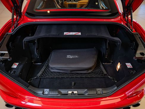 Used 2017 Ferrari California T image 27