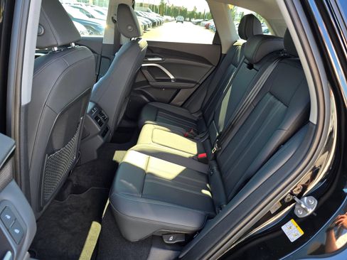 Certified 2025 Audi Q5 Premium w/ Convenience Package AWD/4WD image 17