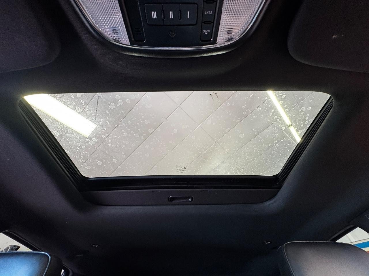 Used 2020 Jeep Grand Cherokee Limited AWD/4WD image 25