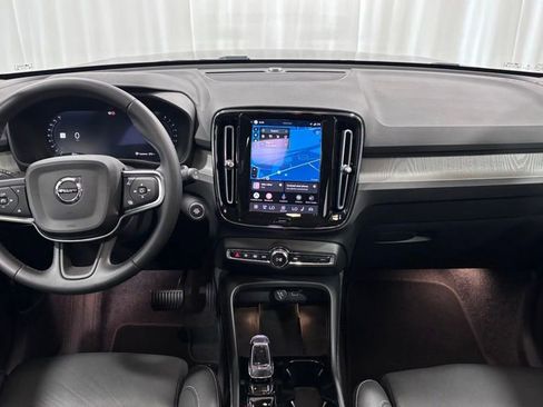 Certified 2025 Volvo XC40 B5 Plus AWD/4WD image 2