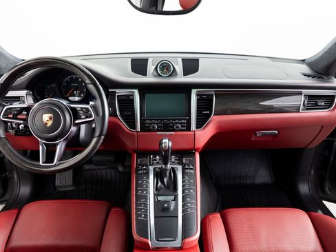 Used 2016 Porsche Macan Turbo image 35