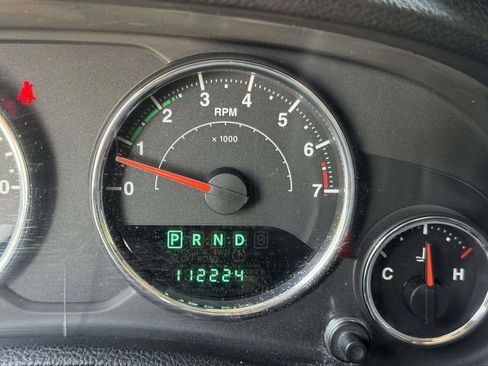 Used 2013 Jeep Wrangler Unlimited Sahara w/ Dual Top Group AWD/4WD image 12